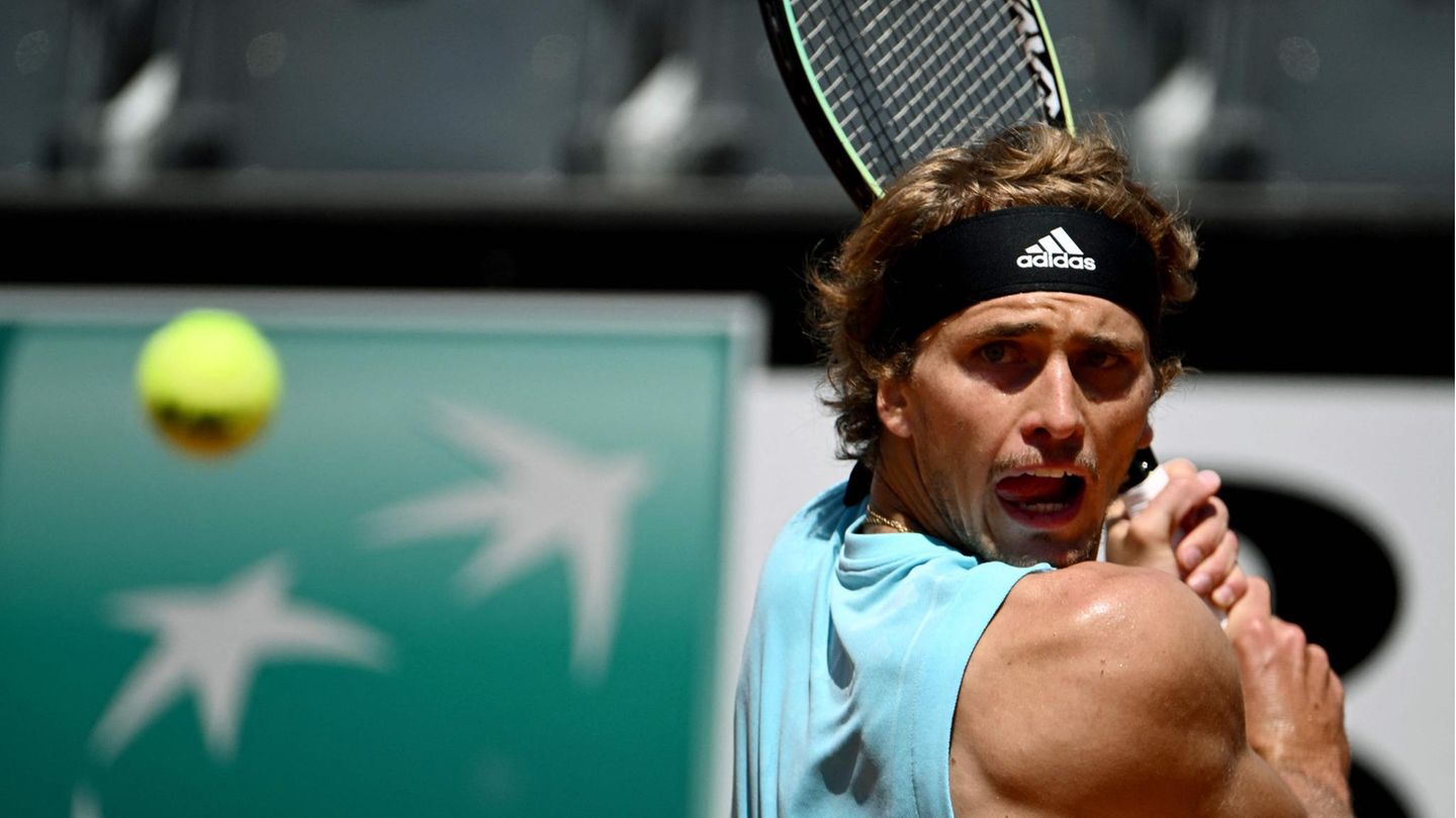 Alexander Zverev holt aus zu einem Schlag