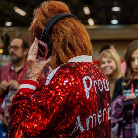Frau auf der CPAC-Konferenz in Dallas
