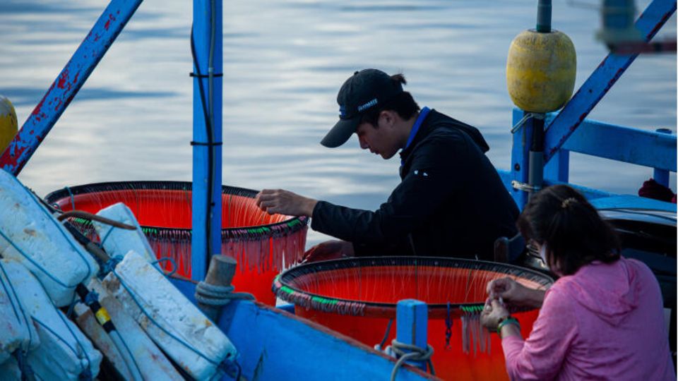 Ein taiwanesischer Fischer bei der Arbeit