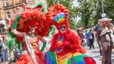 Mitten drin im Getummel: Kiki (l) und Priscilla Asbest