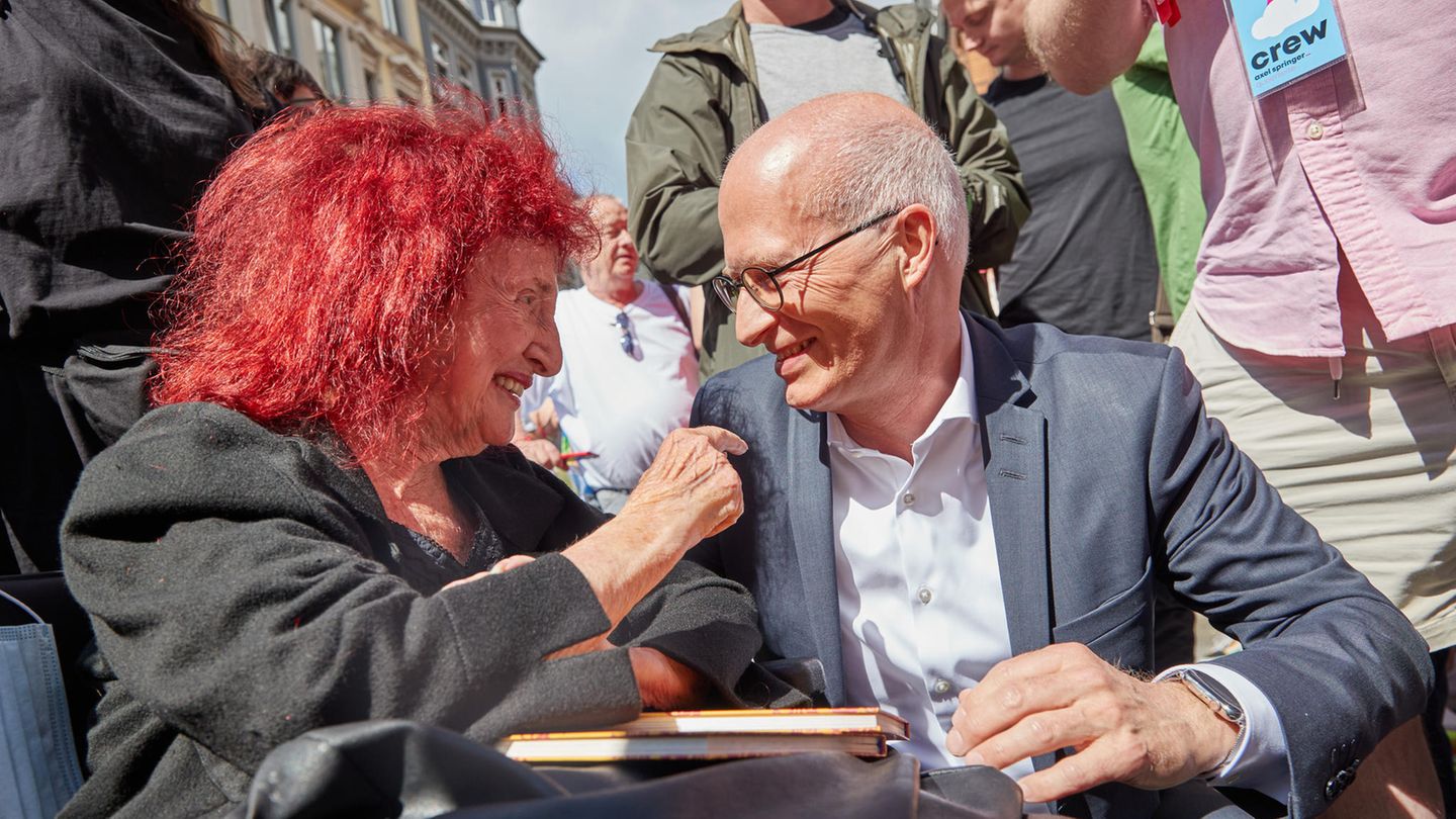 Peggy Parnass, deutsch-schwedische Schauspielerin, und Peter Tschentscher (SPD), Erster Bürgermeister von Hamburg