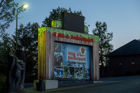 Schild in der Nähe des Eingangs vom Freizeitpark Klotten, wo das Achterbahn-Unglück geschah