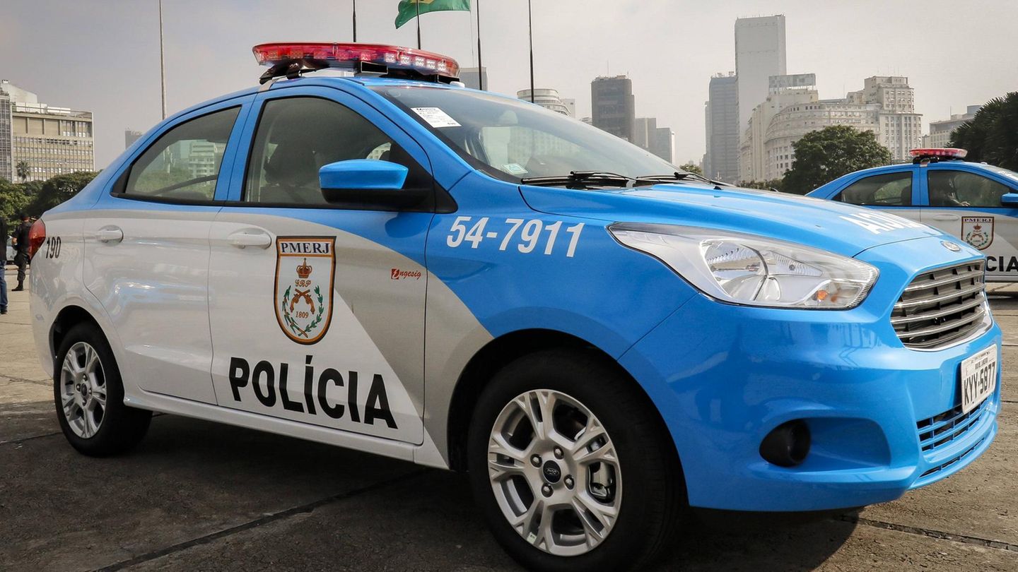 Ein Polizeiauto in Rio de Janeiro
