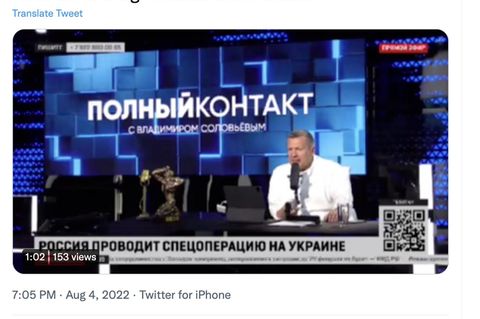 Ein Screenshot eines Videos, in dem der russische Moderator Wladimir Solowjow an seinem Moderationspult sitzt