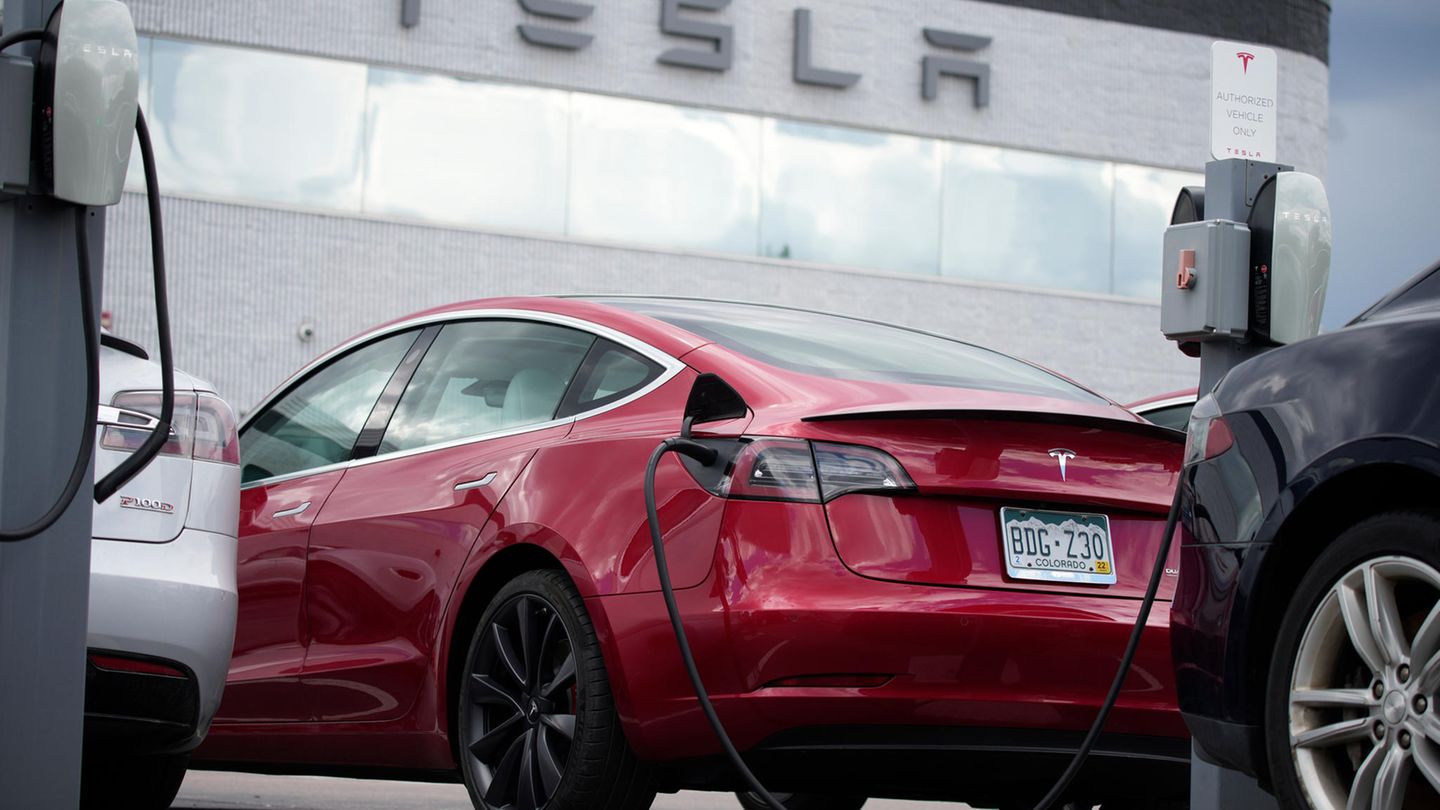 Tesla sued by US vehicle regulators for Autopilot