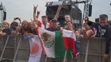 Wacken zieht seit Jahrzehnten Metalfans aus aller Welt an und pflegt Kontakte in aller Welt. Während des Festivals findet beispielsweise ein Band-Battle statt, für den sich Bands aus aller Welt per Playoffs qualifizieren mussten.