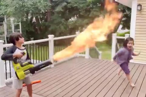 Kanadischer Vater baut "Flammenwerfer" für seine Kinder: Das täuschend echte Spielzeug kommt gut an