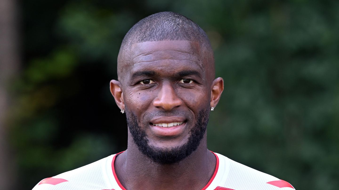 Anthony Modeste, Borussia Dortmund Am Montag nach dem ersten Bundesliga-Spieltag wurde offiziell, was sich lange angebahnt hat: Anthony Modeste wechselt vom 1. FC Köln zu Borussia Dortmund, wo er den an Hodenkrebs erkrankten Sebastien Haller ersetzen soll. Wie der BVB mitteilte, unterschrieb der 34 Jahre alte Torjäger vom 1. FC Köln im Anschluss an einen medizinischen Check einen Einjahresvertrag. Dem Vernehmen nach beträgt die Ablöse für den eigentlich bis 2023 an die Kölner gebundenen Modeste rund fünf Millionen Euro. Dass er nun als undankbarer und gieriger Söldner dasteht, dürfte Modeste ziemlich egal sein. Offenbar ist keinem der Beteiligten der Preis für diesen Deal zu hoch.