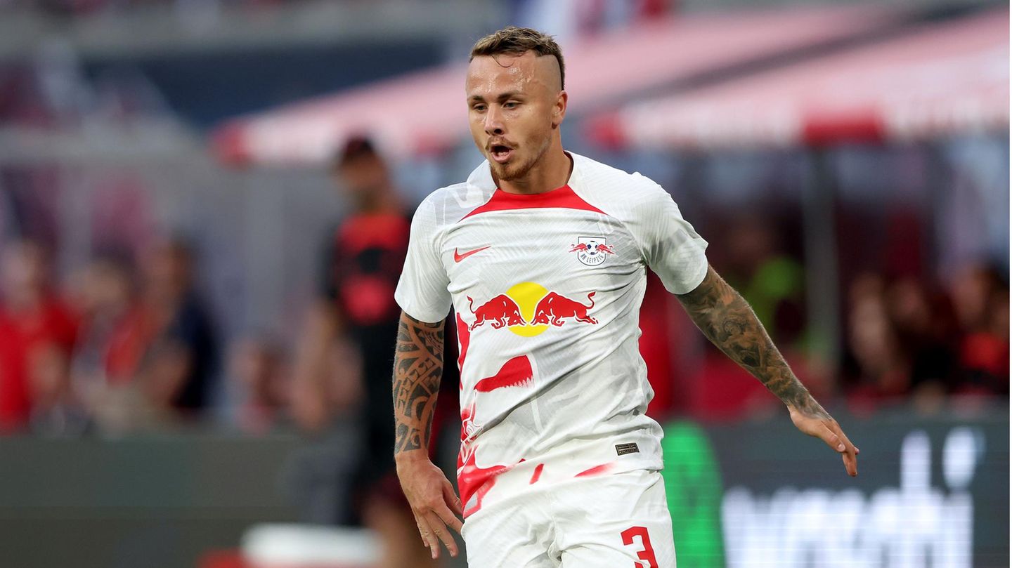 Und noch ein Wechsel innerhalb der Bundesliga wurde am Montag nach dem ersten Spieltag offiziell: Außenverteidiger Angeliño wird von RB Leipzig an Bundesliga-Rivale TSG 1899 Hoffenheim ausgeliehen und soll dort den abgewanderten Nationalspieler David Raum ersetzen. Der 25 Jahre alte Spanier wechselt bis zum Saisonende von den Sachsen zum Ligarivalen aus dem Kraichgau, wie beide Clubs mitteilten. "Dass sich ein Spieler dieser Kategorie bewusst und mit voller Überzeugung für die TSG entscheidet, obwohl er sich in seiner aktuellen Situation eigentlich Liga und Clubkategorie aussuchen kann, ist schon etwas Besonderes und zeigt, was für einen Stellenwert wir uns mittlerweile erarbeitet haben", sagte Sportchef Alexander Rosen in der Clubmitteilung. Unter Trainer André Breitenreiter muss sich Angeliño bei Hoffenheim nun dem direkten Duell mit dem Dänen Robert Skov stellen.