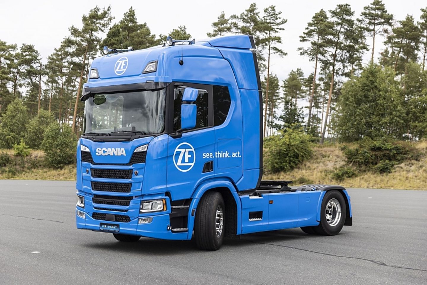 Die elektromechanische Lenkung ist ein zentraler Baustein auf dem 
Weg zum autonomen Lkw
