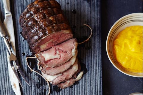 Aufgeschnittener Rib-Eye-Rinderbraten
