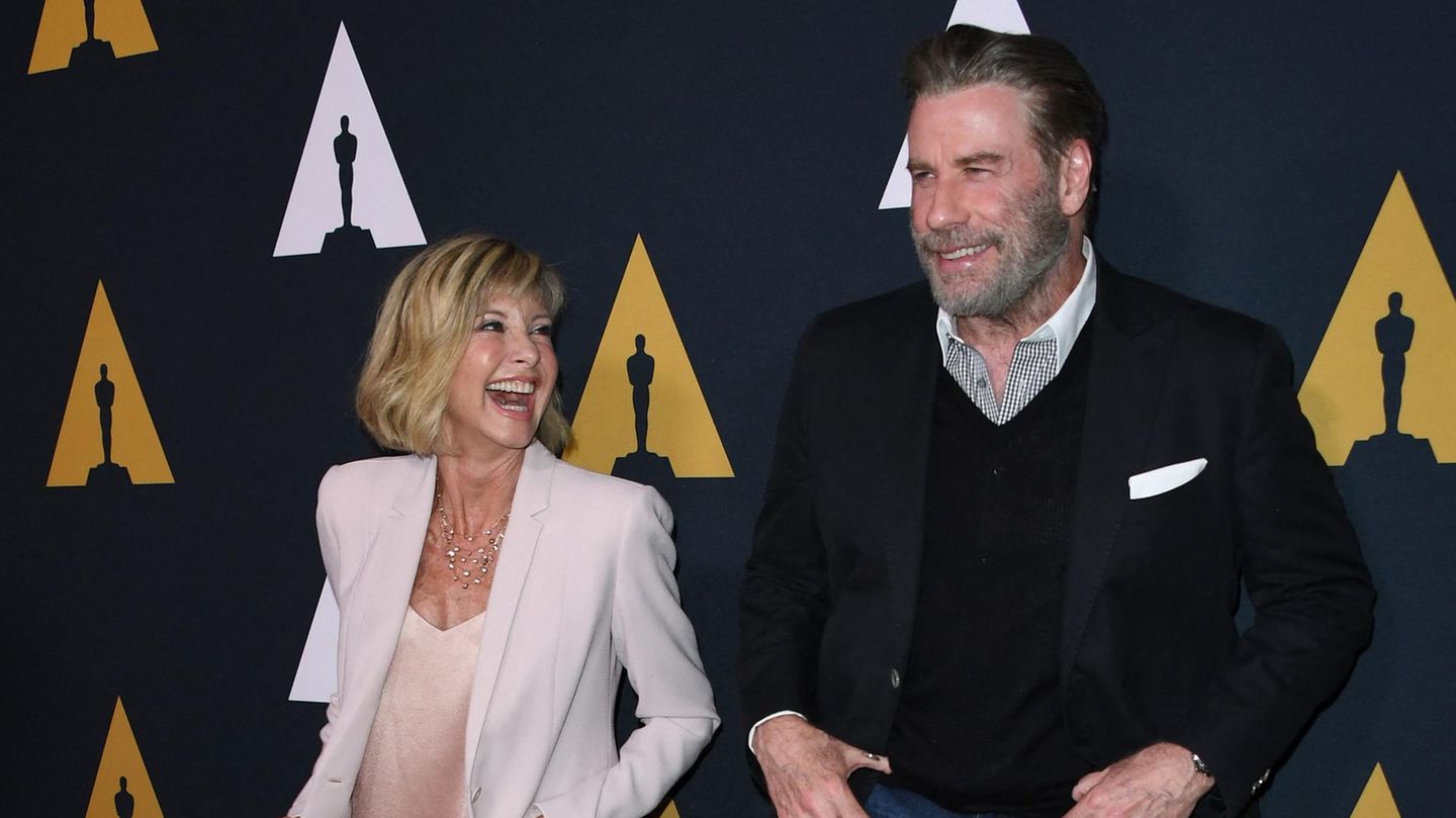 Schauspielerin und Musikerin: Natürlich war John Travolta einer der ersten Stars, die um Newton-John trauerten. "Meine liebste Olivia, du hast all unsere Leben so viel besser gemacht. Dein Einfluss war unfassbar! Ich liebe dich so sehr. Wir werden dich am Ende des Weges wiedersehen und wir werden alle wiedervereint sein. Vom ersten Moment, als ich dich gesehen habe und für immer – dein Danny, dein John!", schrieb er in Anlehnung an ihre berühmten Filmrollen. Natürlich war John Travolta einer der ersten Stars, die um Newton-John trauerten. "Meine liebste Olivia, du hast all unsere Leben so viel besser gemacht. Dein Einfluss war unfassbar! Ich liebe dich so sehr. Wir werden dich am Ende des Weges wiedersehen und wir werden alle wiedervereint sein. Vom ersten Moment, als ich dich gesehen habe und für immer – dein Danny, dein John!", schrieb er in Anlehnung an ihre berühmten Filmrollen.