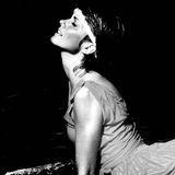 Statt einen Film nach dem nächsten zu drehen, konzentrierte sich Newton-John ihr Leben lang auf ihre Musik wie hier bei einer Performance für ihren Hitsong "Physical" (1981).