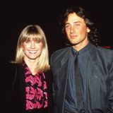 1984 heiratete Olivia Newton-John ihren Langzeitfreund Matt Lattanzi. Zwei Jahre später kam die gemeinsame Tochter der beiden, Chloe, zur Welt. Die Ehe sollte allerdings nicht halten. Newton-John und Lattanzi ließen sich 1995 scheiden, blieben einander aber freundschaftlich verbunden. 1992 wurde bei der Musikerin das erste Mal Brustkrebs diagnostiziert. Bis zu ihrem Tod am 8. August kämpfte sie gegen die tückische Krankheit. 