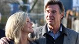 Bis zu ihrem Tod war Newton-John mit John Easterling verheiratet.   "Olivia war ein Symbol für Sieg und Hoffnung, mehr als 30 Jahre lang, in denen sie ihren Weg mit Brustkrebs teilte", postete ihr Ehemann John Easterling auf den Social-Media-Kanälen der britisch-australischen Künstlerin und Brustkrebs-Aktivistin. Die Sängerin und Schauspielerin sei am Montagmorgen "friedlich" auf ihrer Ranch in Südkalifornien gestorben. Dabei sei sie von Freunden und Familie umgeben gewesen, hieß es auf Instagram.
