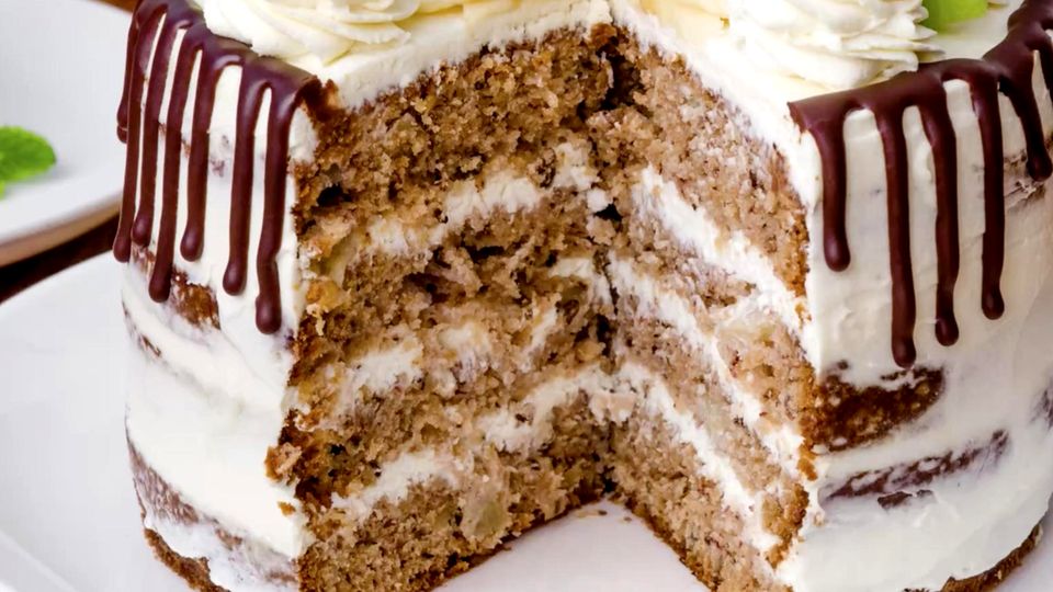 Leckeres Rezept für fruchtigen Nusskuchen mit Pekannüssen und Banane