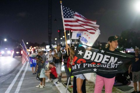 Protest gegen FBI-Razzia bei Donald Trump