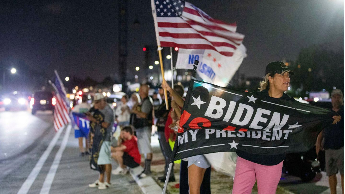 Blue lights and protest – impressions of the raid on Donald Trump