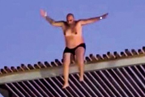 Mann legt unglaublichen Wasserrutschen-Stunt hin – und zeigt die schmerzhaften Folgen
