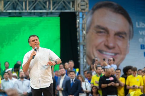 Der brasilianische Präsident Jair Bolsonaro spricht während des offiziellen Wahlkampfauftaktes vor Publikum
