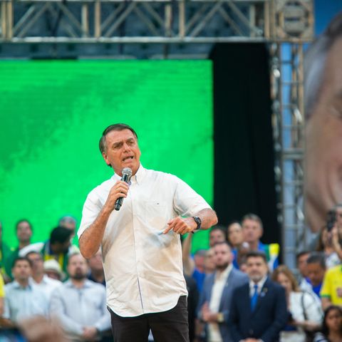 Der brasilianische Präsident Jair Bolsonaro spricht während des offiziellen Wahlkampfauftaktes vor Publikum