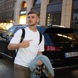 Am Montag wurde Stürmer Timo Werner noch in zivil in Leipzig gesichtet, am Dienstag machte RB Leipzig seine Rückkehr dann offiziell. Werner, der bei Chelsea sich nie so recht durchsetzen konnte, unterschreibt bei RB einen Vierjahresvertrag. Und einen guten Schnitt haben die Leipziger auch noch gemacht.
