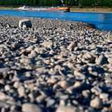 Rhein trocken - Binnenschifffahrt