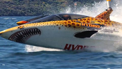 U-Boot und Jetski zugleich: Action-Hybridfahrzeug in Hai-Optik entwickelt