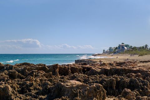 Aufnahme vom Rocky Beach auf Hutchinson Island in den USA