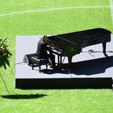 Seeler Abschied - Mann am Klavier