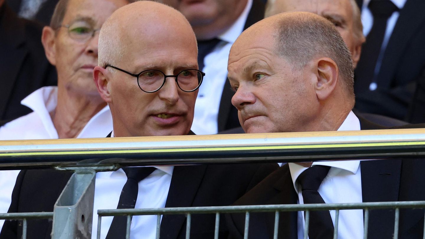 Uwe Seeler Abschied - Olaf Scholz und Peter Tschentscher