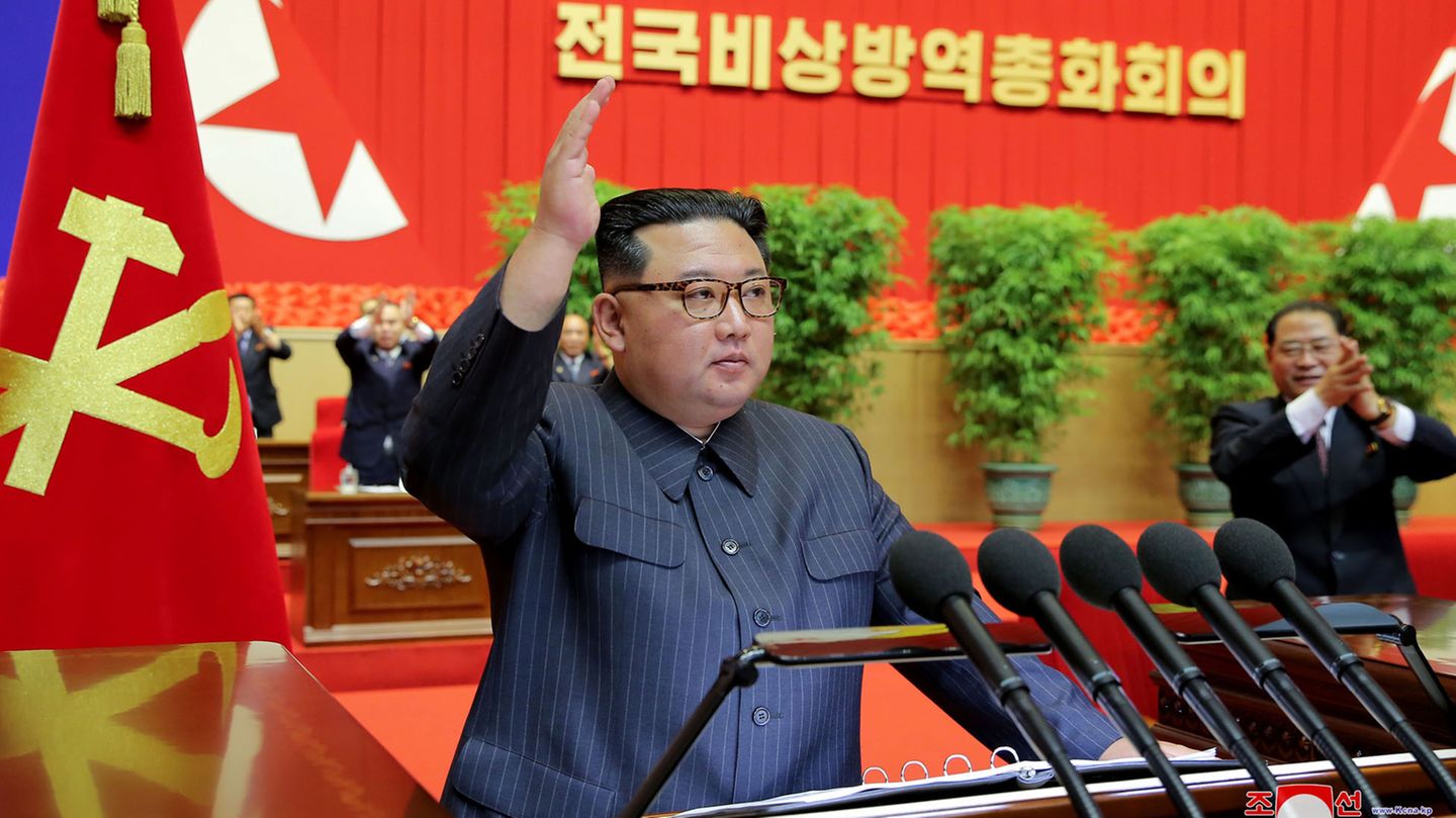 North Korea: Kim Jong-un announces victory over coronavirus