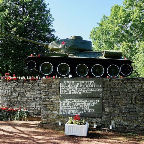 Ein russisches Panzerdenkmal in Narwa