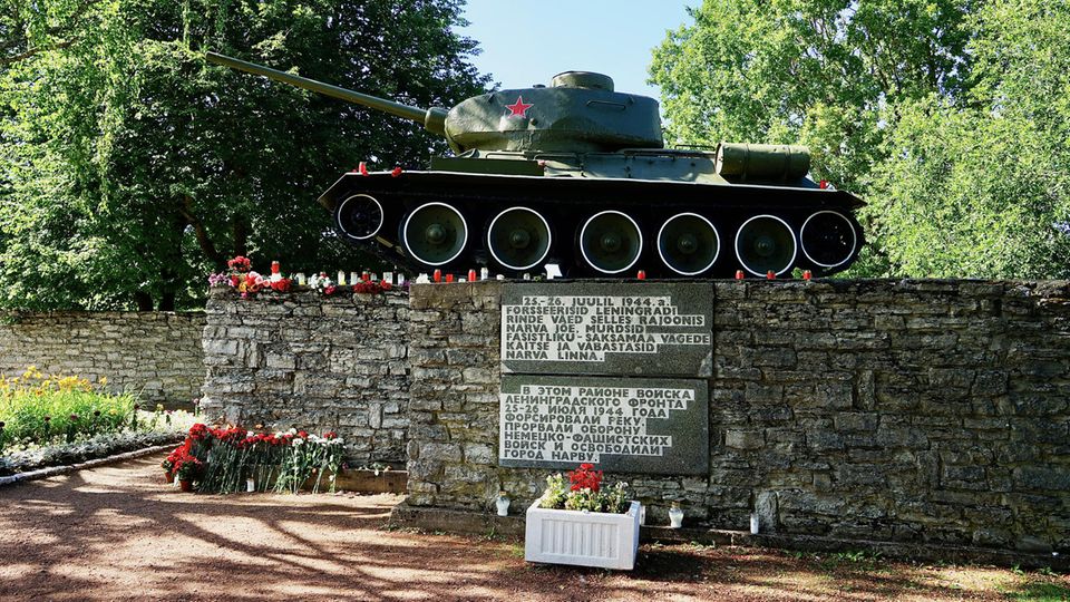 Ein russisches Panzerdenkmal in Narwa