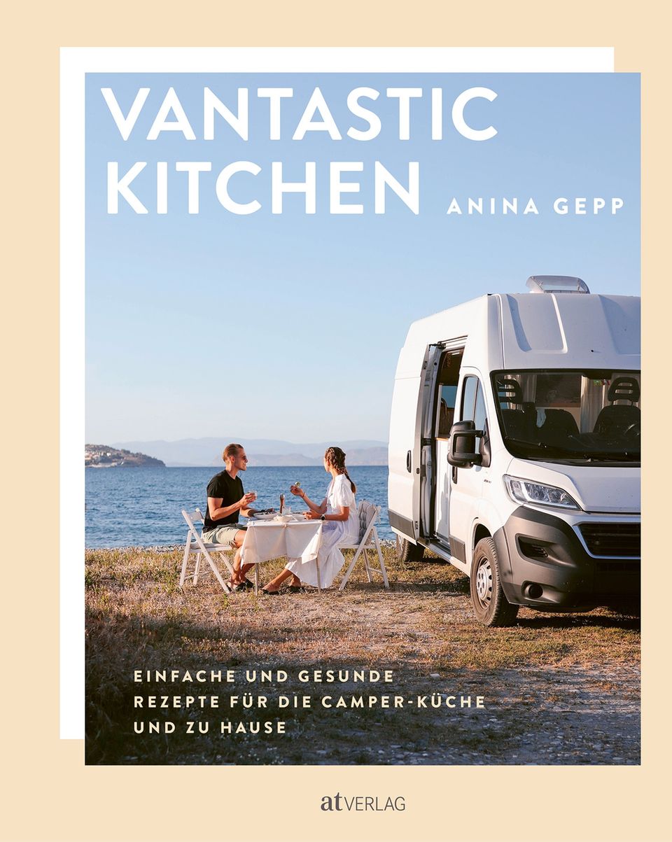 Kochbuch "Vantastic Kitchen": Mehr vegane Gerichte für die Camperküche finden Sie hier: "Vantastic Kitchen" von Anina Gepp. Erschienen im AT-Verlag. 224 Seiten. 26 Euro. Mehr vegane Gerichte für die Camperküche finden Sie hier: "Vantastic Kitchen" von Anina Gepp. Erschienen im AT-Verlag. 224 Seiten. 26 Euro.
