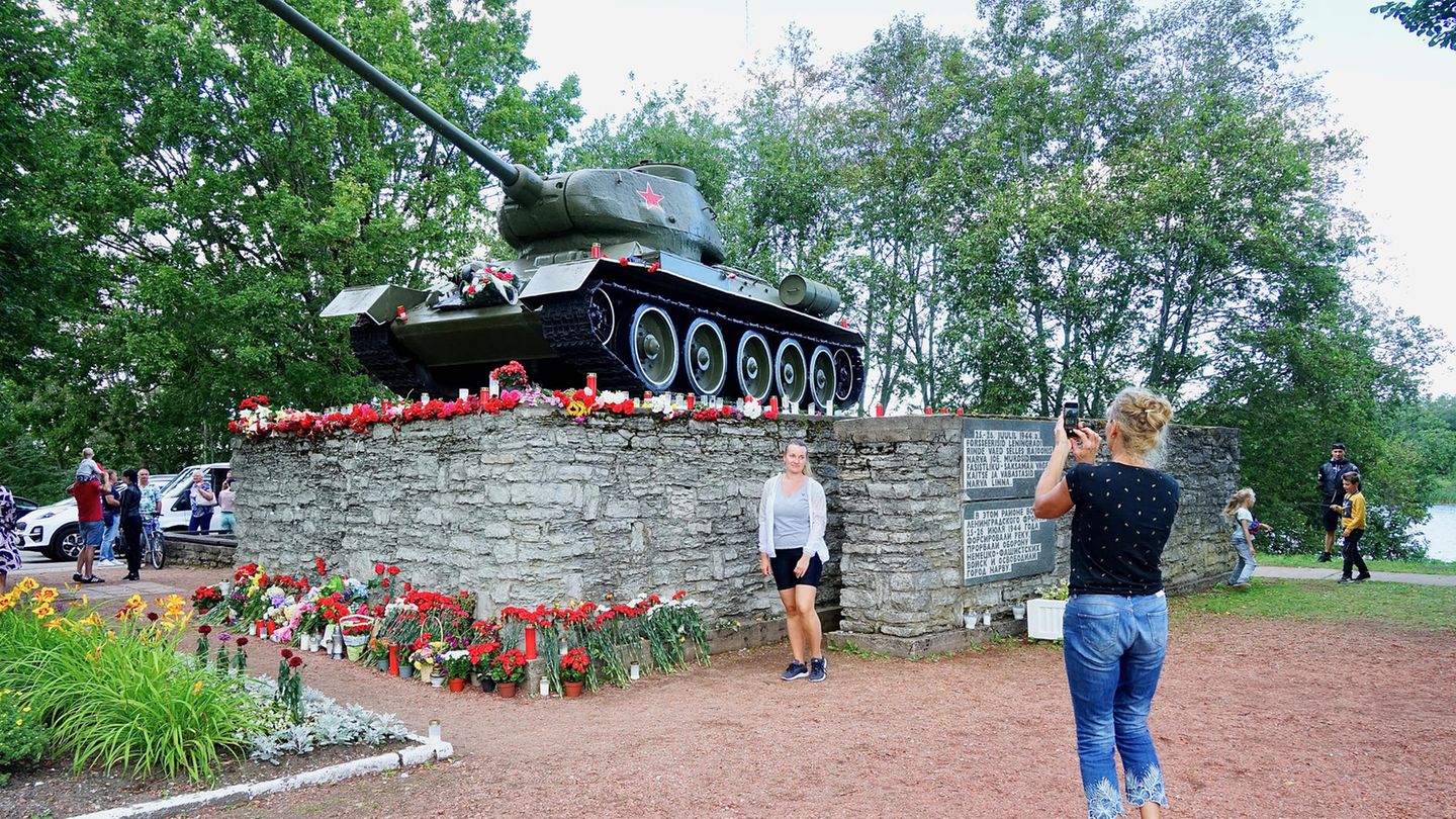 Ein russisches Panzerdenkmal in Narwa Ein russisches Panzerdenkmal in Narwa