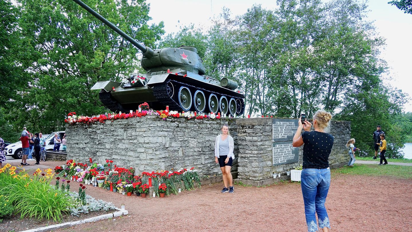 Ein russisches Panzerdenkmal in Narwa