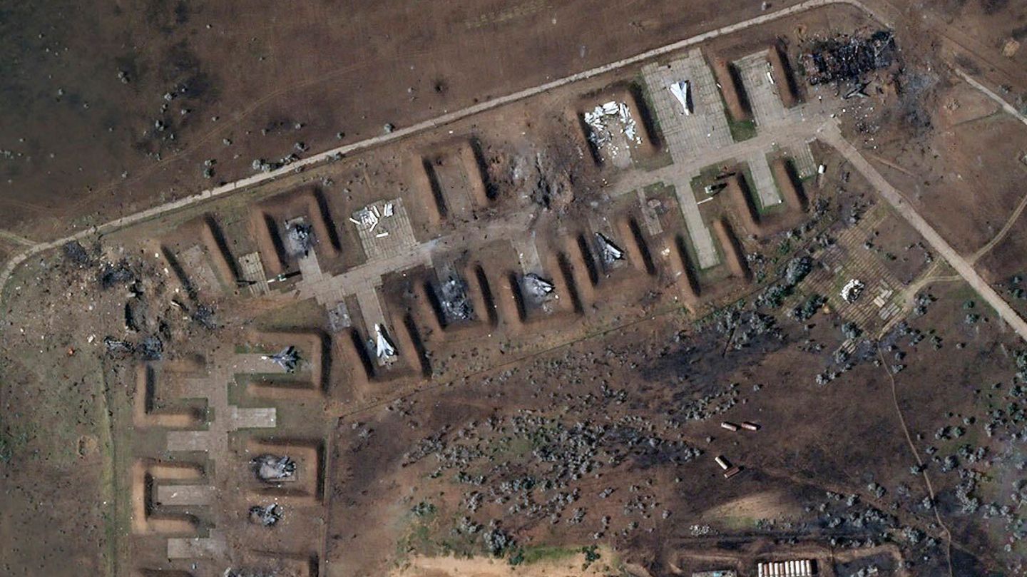 Crimea: Satellite images show destruction at air force base