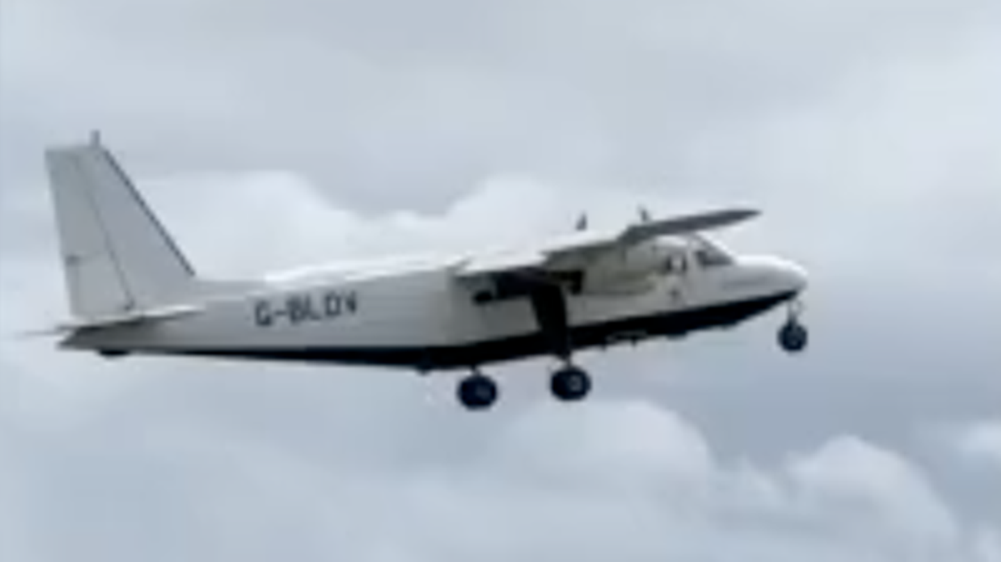 Pesawat: temukan penerbangan penumpang terpendek di dunia secara real time