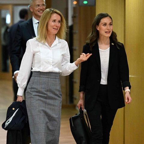 Die Ministerpräsidentin Estlands, Kaja Kallas (l) und Finnlands Ministerpräsidentin Sanna Marin
