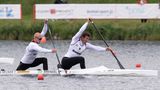 Kanu  Sebastian Brendel, dreimaliger Olympiasieger, vorne, und Tim Hecker, dürfen im Zweier-Canadier erst ab dem 18. August ran, ebenfalls in Oberschleißheim. Die Unterschiede zwischen Kajak und Canadier kennen Sie? Im letzteren wird kniend gefahren, im Kajak sitzt man.