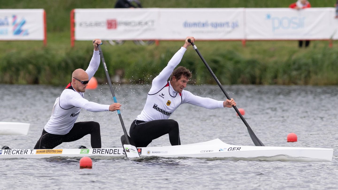 Multi-Sportevent: Kanu Sebastian Brendel, dreimaliger Olympiasieger, vorne, und Tim Hecker, dürfen im Zweier-Canadier erst ab dem 18. August ran, ebenfalls in Oberschleißheim. Die Unterschiede zwischen Kajak und Canadier kennen Sie? Im letzteren wird kniend gefahren, im Kajak sitzt man. Kanu Sebastian Brendel, dreimaliger Olympiasieger, vorne, und Tim Hecker, dürfen im Zweier-Canadier erst ab dem 18. August ran, ebenfalls in Oberschleißheim. Die Unterschiede zwischen Kajak und Canadier kennen Sie? Im letzteren wird kniend gefahren, im Kajak sitzt man.