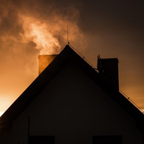 Zwei Schornsteine im Abendlicht. Wer bekommt das Gas?