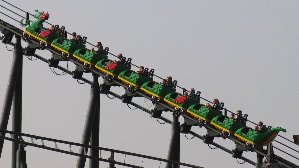 Achterbahn "Feuerdrache" im Legoland Günzburg Achterbahn "Feuerdrache" im Legoland Günzburg
