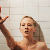 Im gleichen Jahr stellte sie eine der berühmtesten Filmszenen aller Zeiten in Gus Van Sants Remake von Hitchcocks "Psycho" nach. Die Rolle des Norman Bates übernahm Vince Vaughn. 