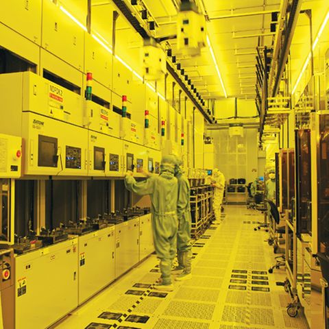 Mitarbeiter von TSMC bei der Arbeit