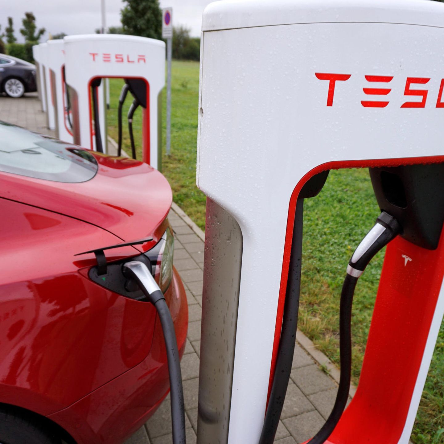 Tesla betreibt über 1800 Supercharger in Deutschland illegal