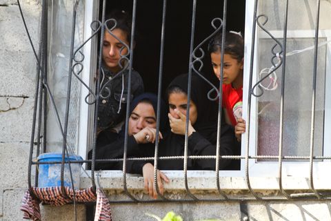 Eine palästinensische Familie nimmt am 11. August Abschied von einem zehnjährigen Mädchen, das bei einem Angriff durch eine israelische Rakete getötet wurde.