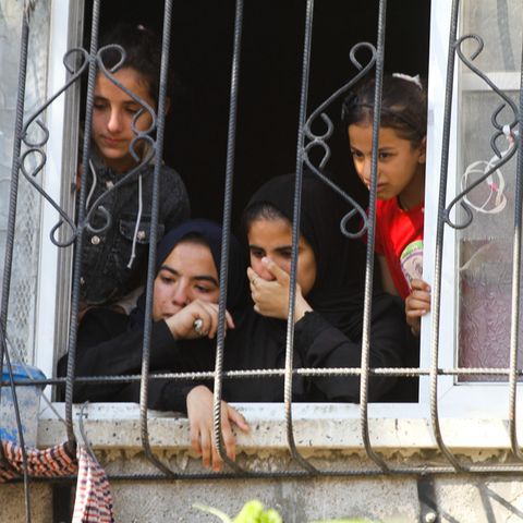 On August 11, a Palestinian family said goodbye to a ten -year -old girl who was killed in an attack by an Israeli rocket.