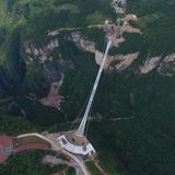 Ebenfalls in China steht diese 430 Meter lange und 6 Meter breite Glasbrücke und damit wohl eines der kühnsten Bauprojekte überhaupt. Sie befindet sich in der Provinz Hunan.